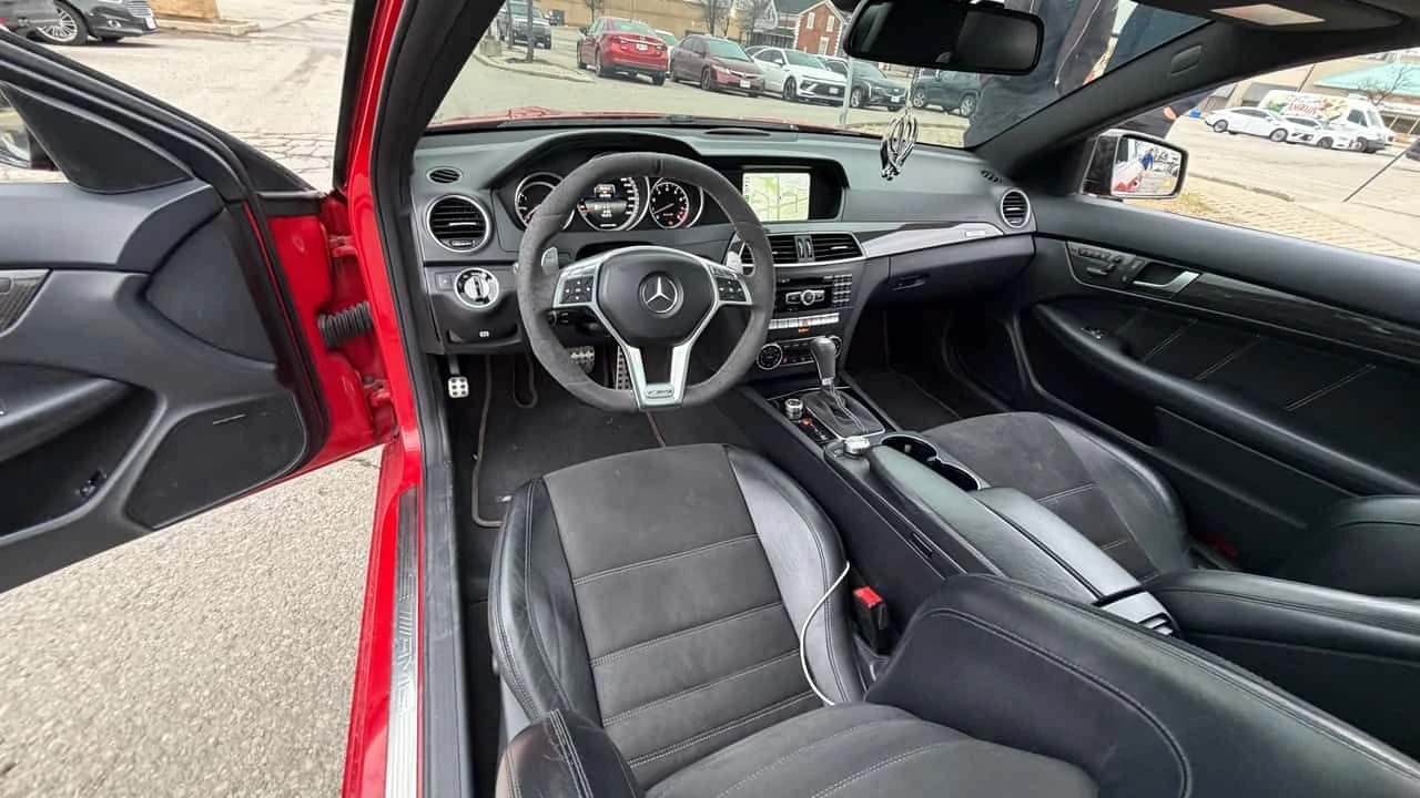 Mercedes-Benz C 63 AMG CARFAX /Кожа/Нави/Подгрев/Панорама/, снимка 9 - Автомобили и джипове - 54129181