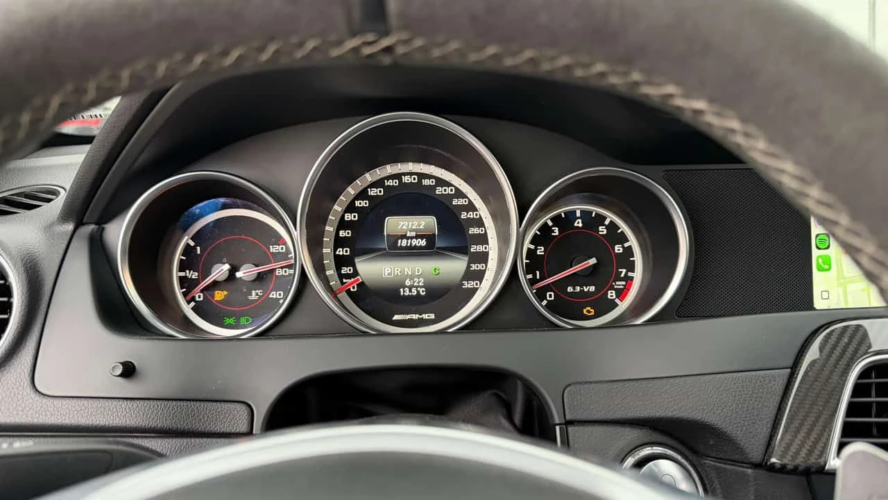 Mercedes-Benz C 63 AMG CARFAX /Кожа/Нави/Подгрев/Панорама/, снимка 8 - Автомобили и джипове - 54129181