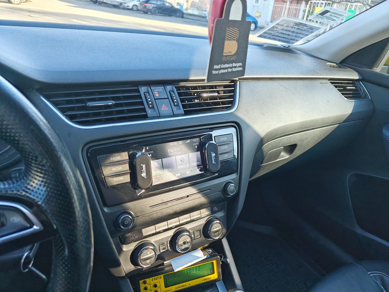 Skoda Octavia 1.6 TDi, снимка 7 - Автомобили и джипове - 54399141