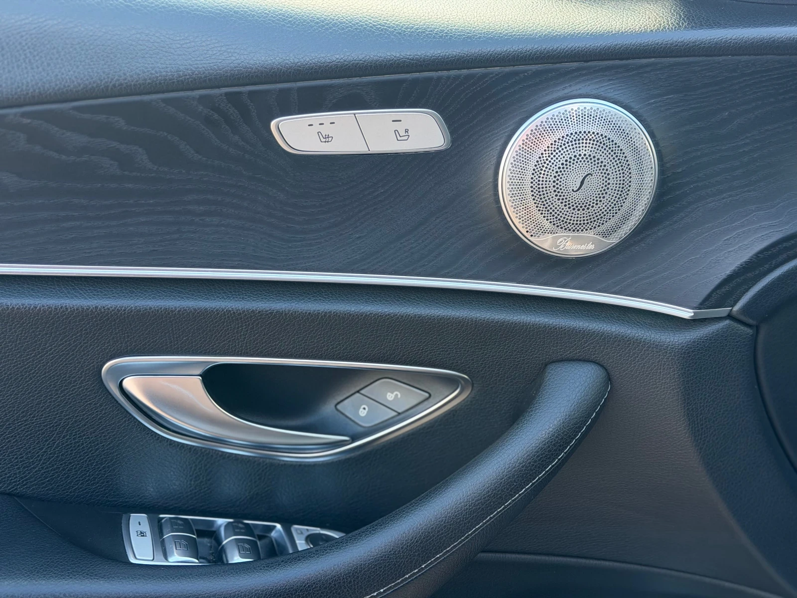 Mercedes-Benz E 220 194hp * LED, снимка 11 - Автомобили и джипове - 54779929