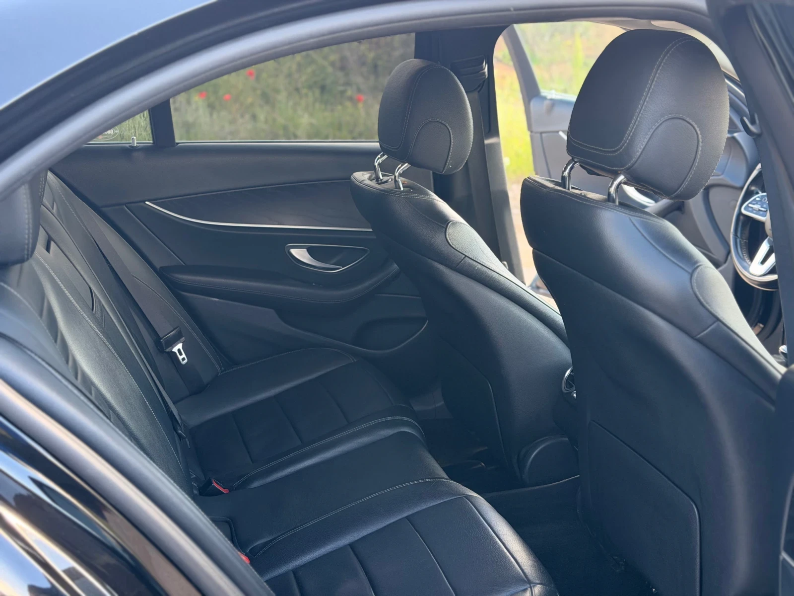 Mercedes-Benz E 220 194hp * LED, снимка 12 - Автомобили и джипове - 54779929