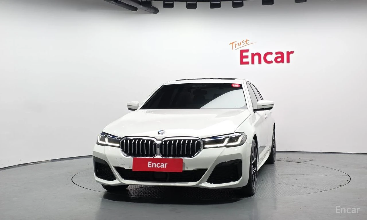 BMW 530 ДИСТРОНИК * ОБДУХВАНЕ * HEAD-UP * H/K, снимка 4 - Автомобили и джипове - 55155095