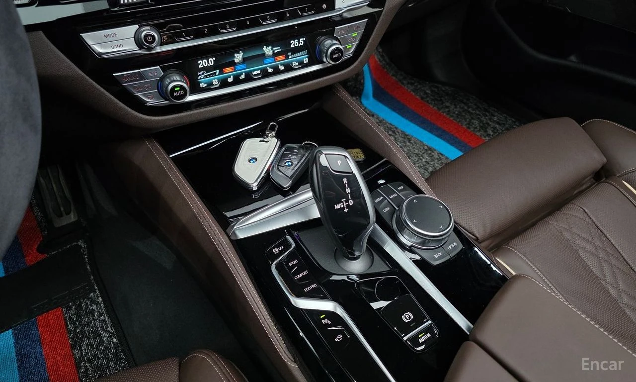 BMW 530 ДИСТРОНИК * ОБДУХВАНЕ * HEAD-UP * H/K, снимка 13 - Автомобили и джипове - 55155095