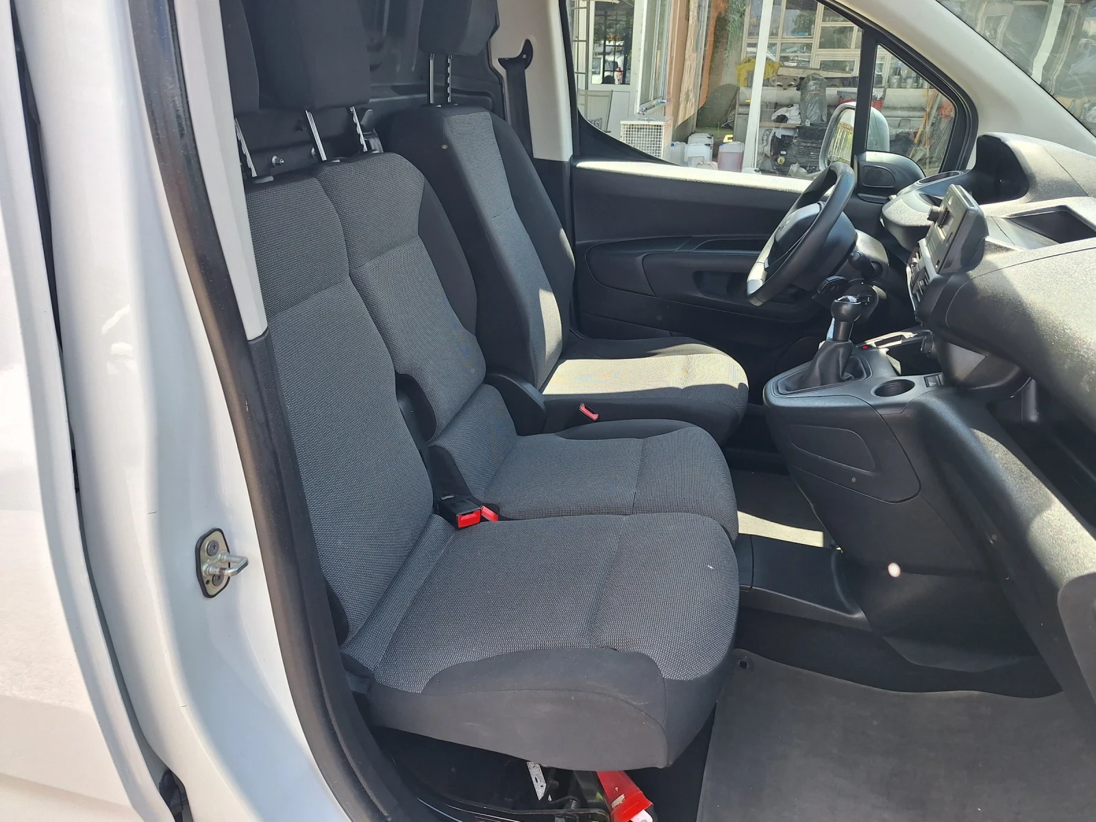 Peugeot Partner 1.6HDI, снимка 11 - Автомобили и джипове - 55162793