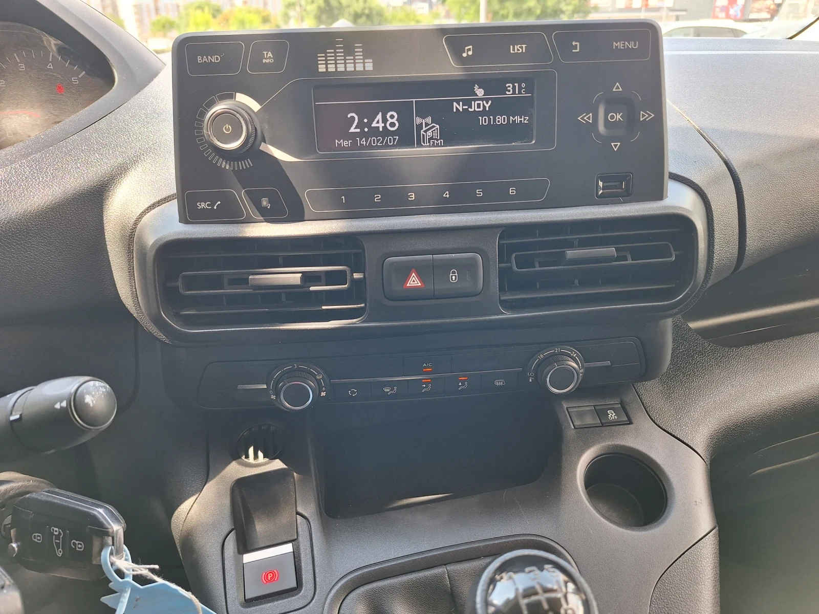 Peugeot Partner 1.6HDI, снимка 10 - Автомобили и джипове - 55162793