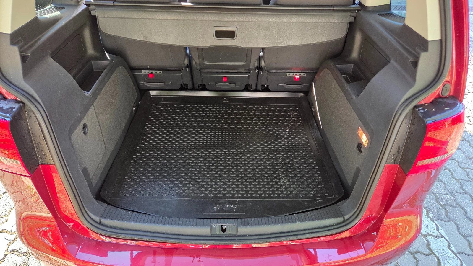 VW Touran Highline 1.4 TSI, снимка 13 - Автомобили и джипове - 55485340