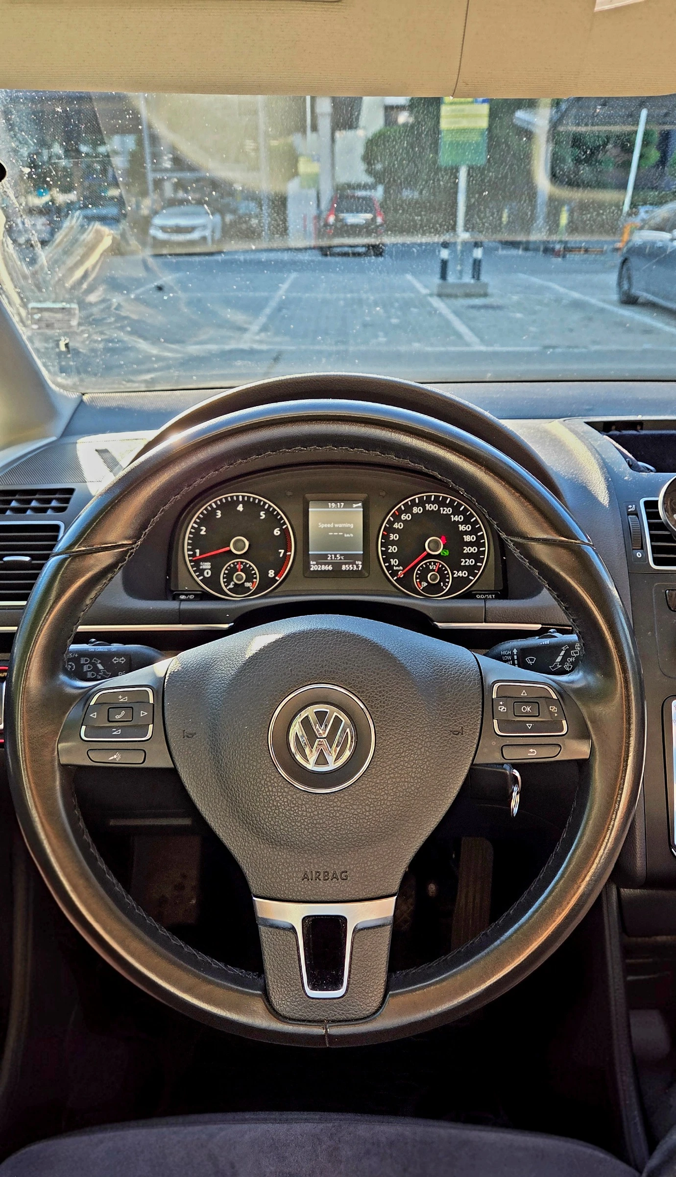 VW Touran Highline 1.4 TSI, снимка 15 - Автомобили и джипове - 55485340