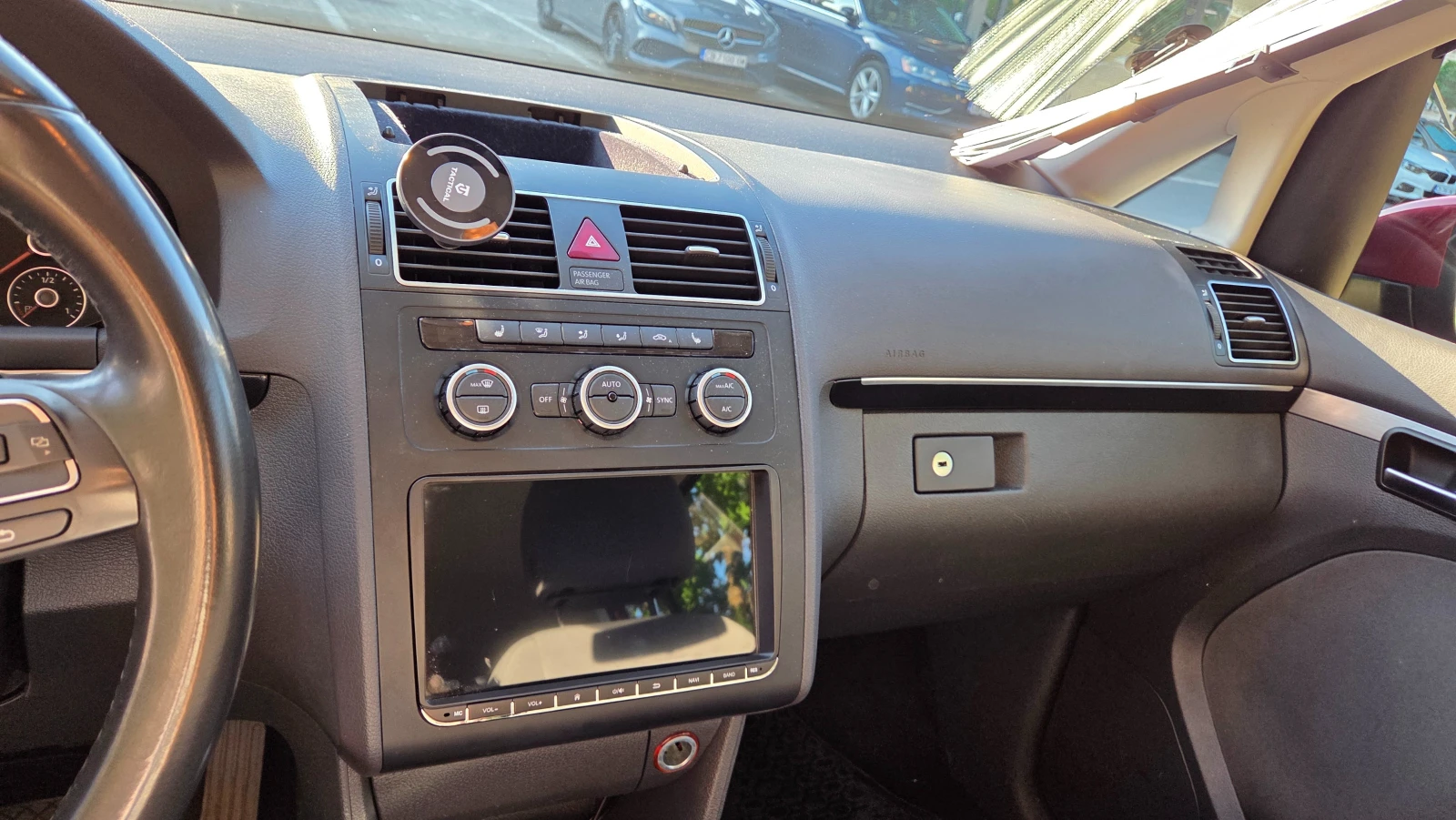 VW Touran Highline 1.4 TSI, снимка 11 - Автомобили и джипове - 55485340