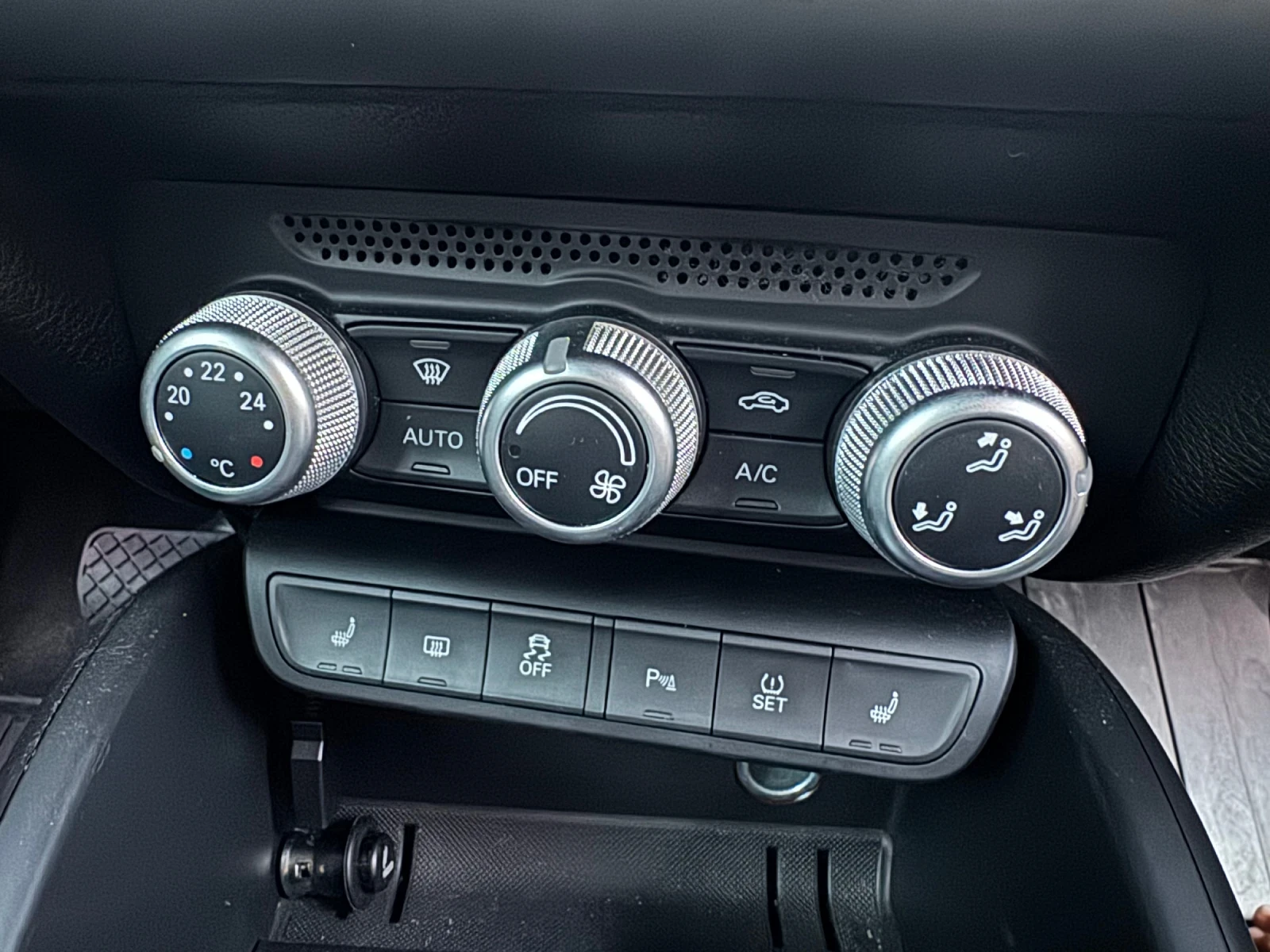 Audi A1, снимка 7 - Автомобили и джипове - 55772035