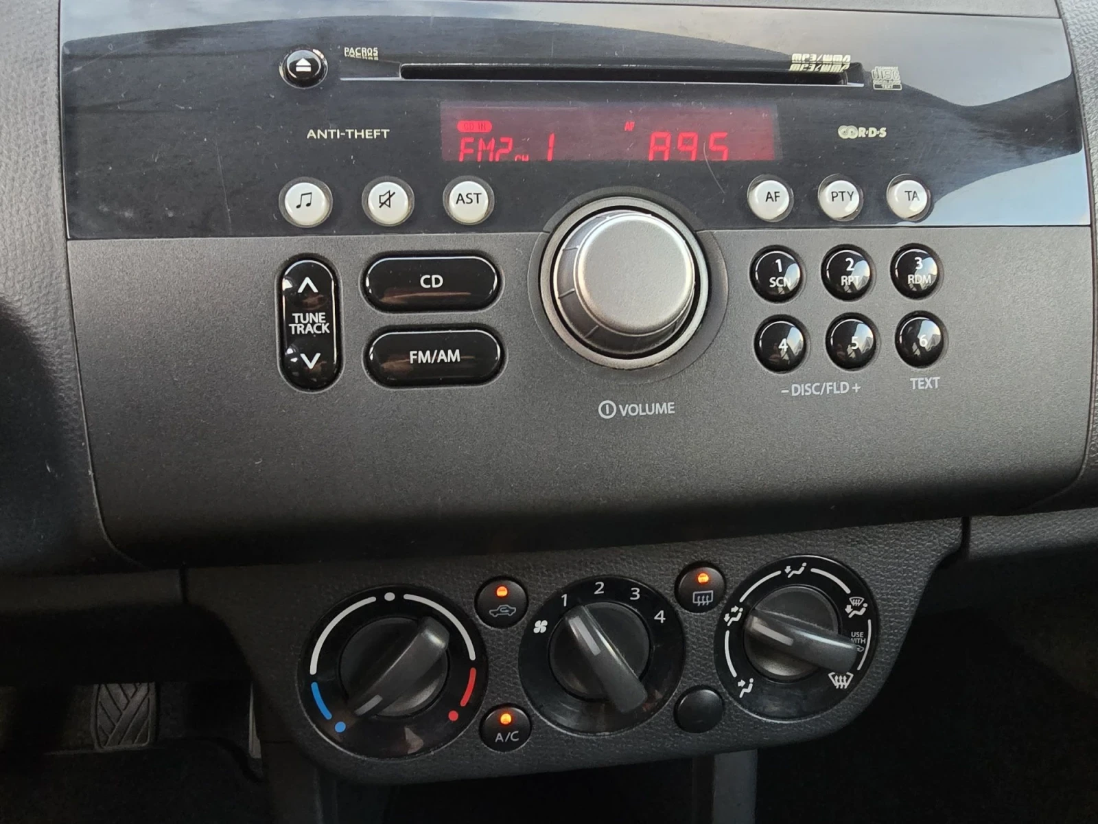 Suzuki Swift 4 врати.4 цилиндъра.Евро 5.Климатик, снимка 12 - Автомобили и джипове - 55904872