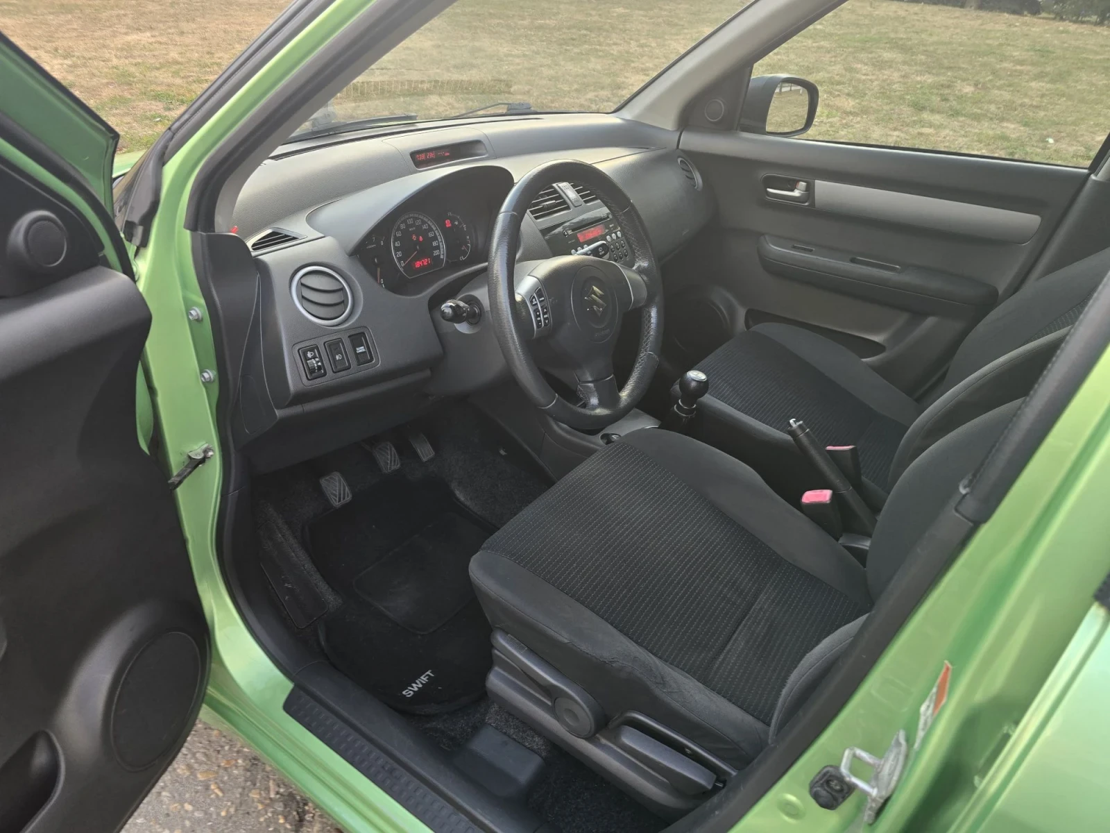 Suzuki Swift 4 врати.4 цилиндъра.Евро 5.Климатик, снимка 9 - Автомобили и джипове - 55904872