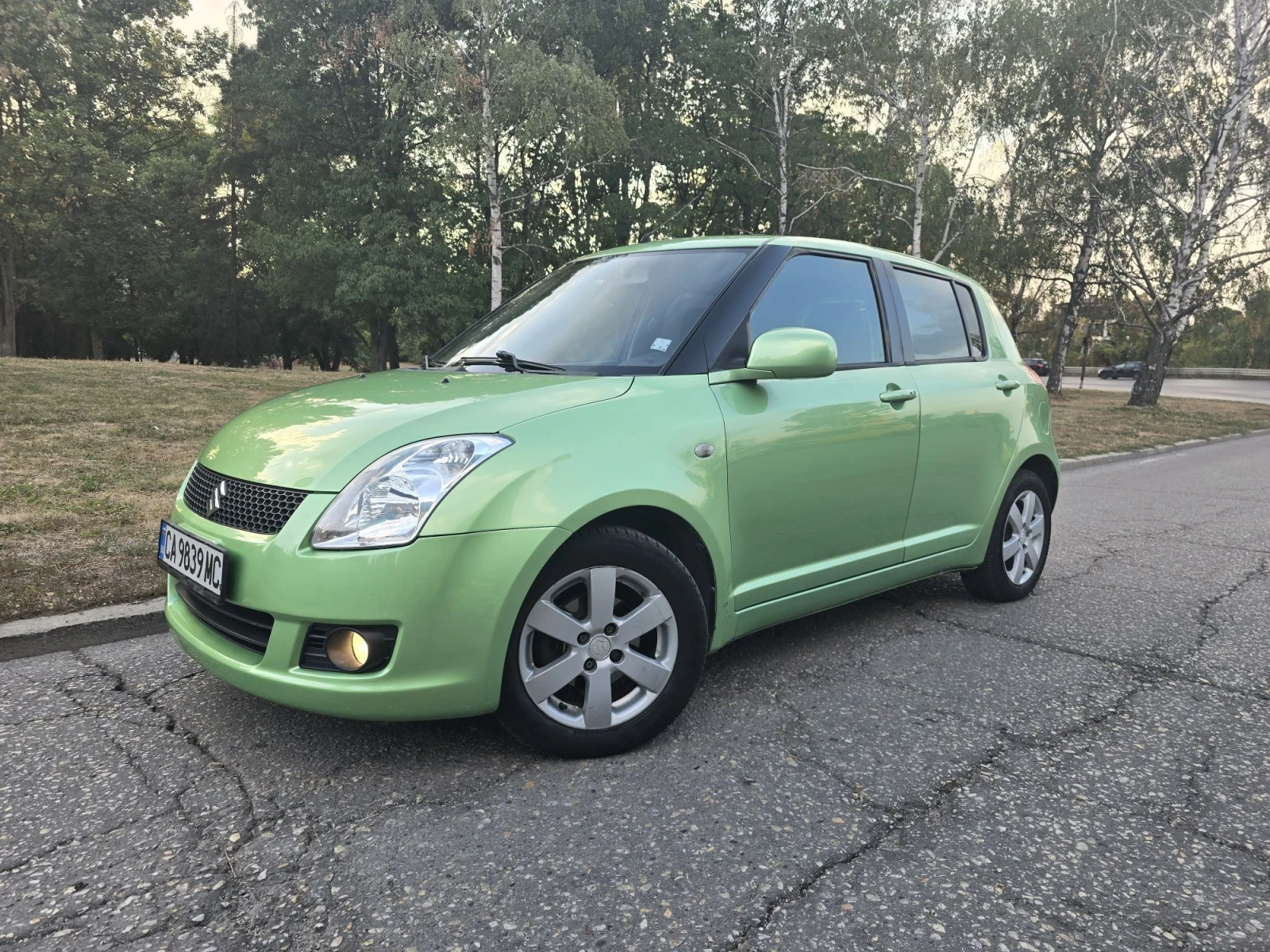 Suzuki Swift 4 врати.4 цилиндъра.Евро 5.Климатик, снимка 2 - Автомобили и джипове - 55904872