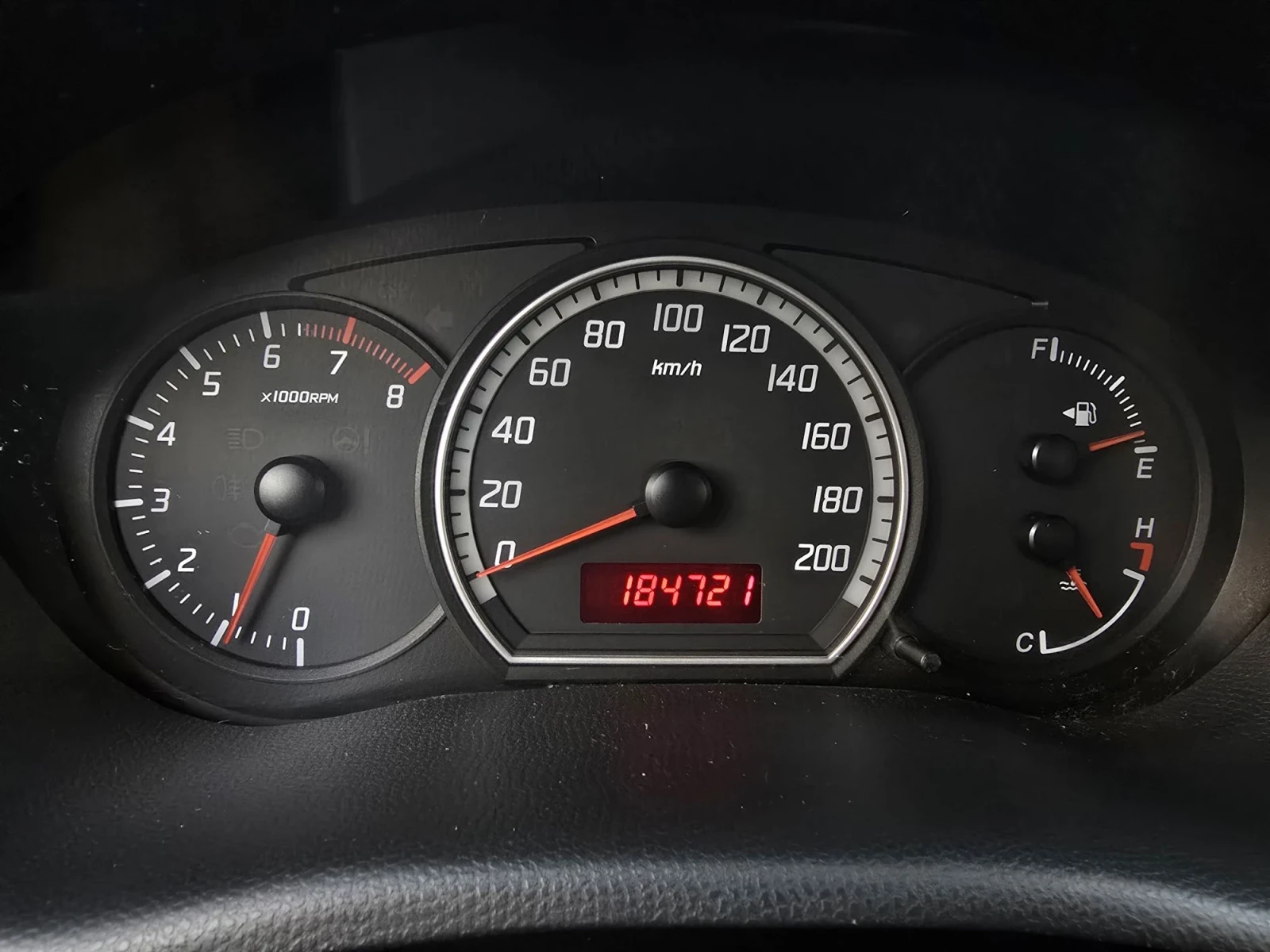 Suzuki Swift 4 врати.4 цилиндъра.Евро 5.Климатик, снимка 13 - Автомобили и джипове - 55904872