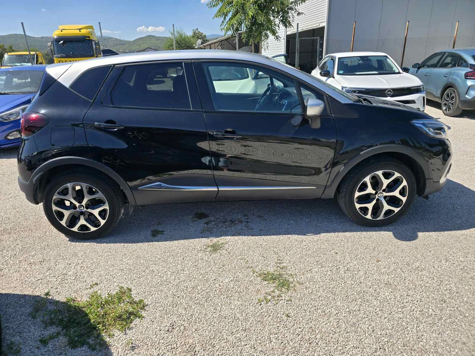 Renault Captur 1.2 TCe Facelift Камера| Джанти| Климатроник, снимка 4 - Автомобили и джипове - 56006795