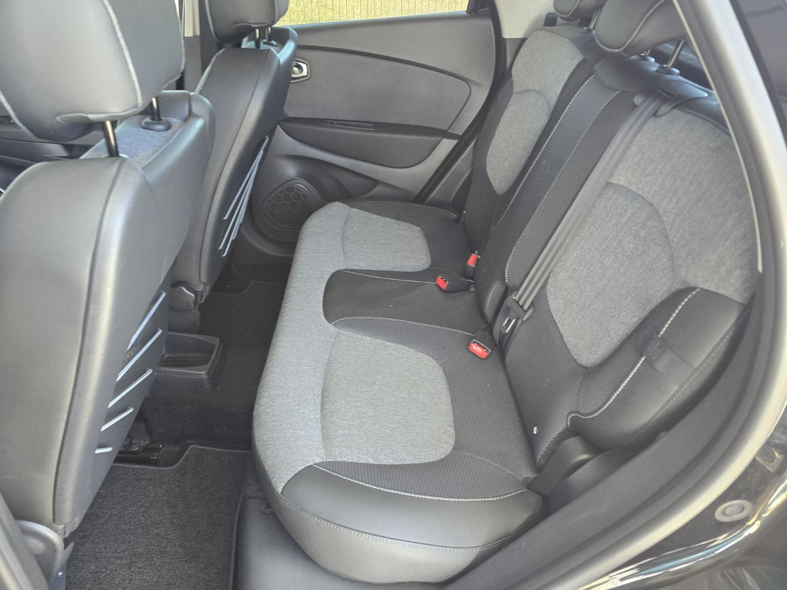 Renault Captur 1.2 TCe Facelift Камера| Джанти| Климатроник, снимка 11 - Автомобили и джипове - 56006795