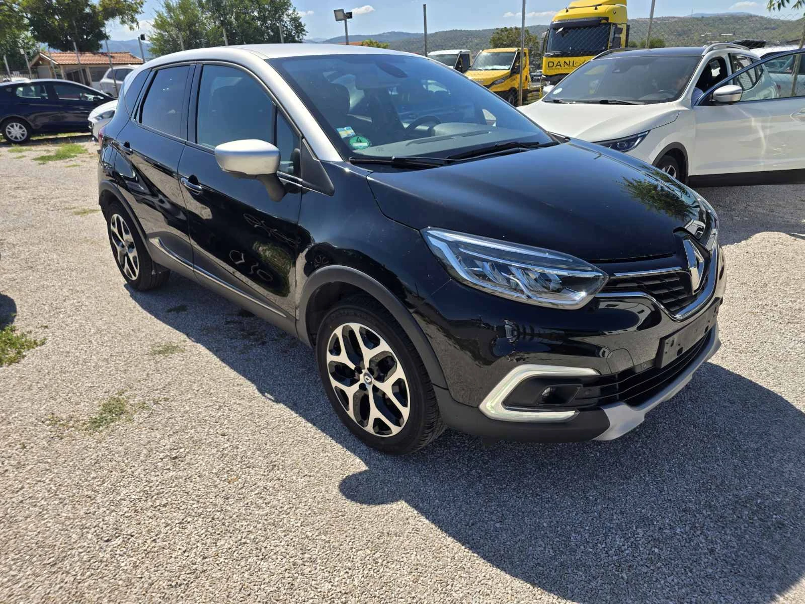 Renault Captur 1.2 TCe Facelift Камера| Джанти| Климатроник, снимка 3 - Автомобили и джипове - 56006795
