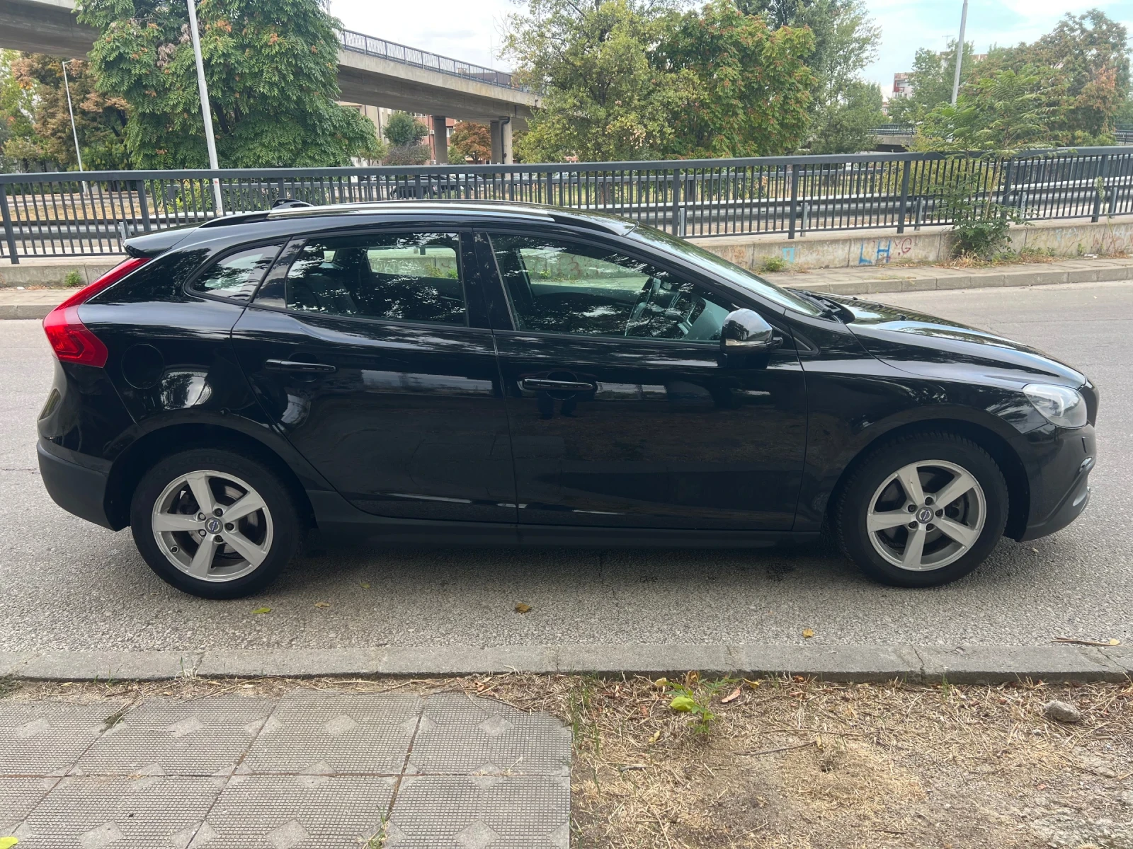 Volvo V40 Cross Country, снимка 12 - Автомобили и джипове - 56231529