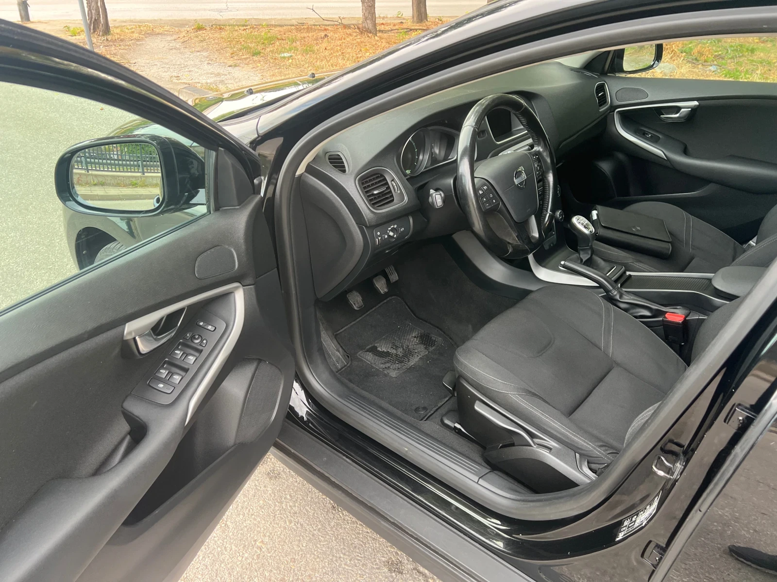 Volvo V40 Cross Country, снимка 8 - Автомобили и джипове - 56231529