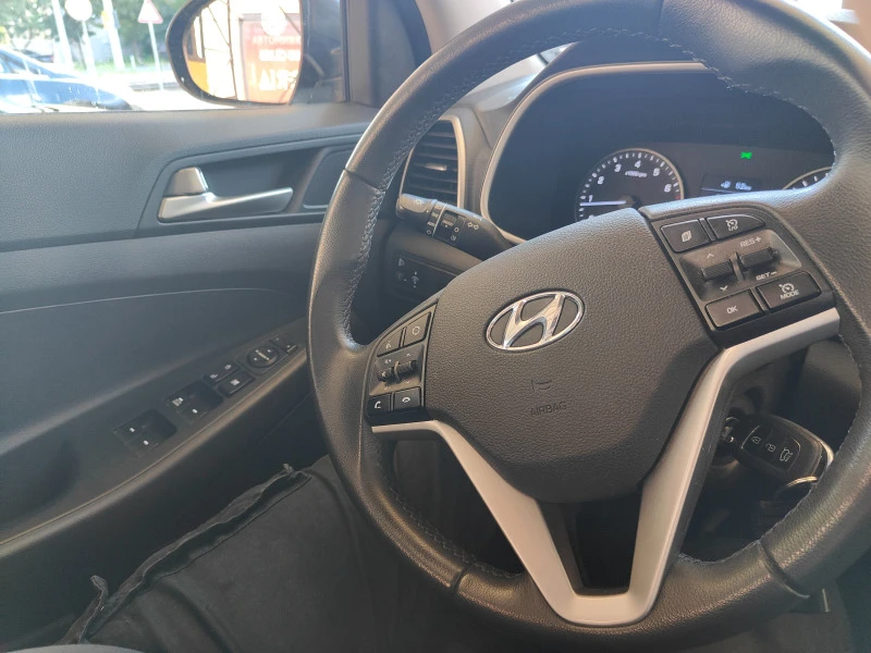 Hyundai Tucson SUV, снимка 5 - Автомобили и джипове - 48171242