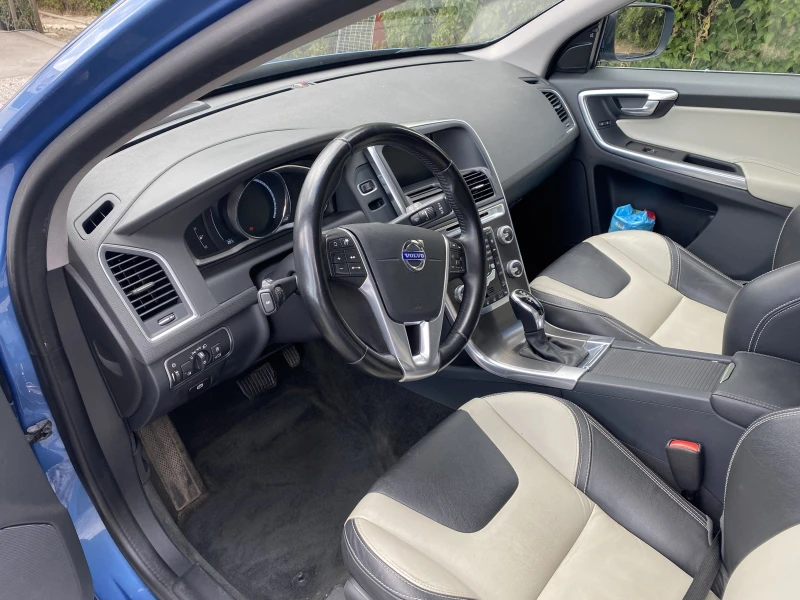 Volvo XC60 D4 AWD, снимка 14 - Автомобили и джипове - 53110879