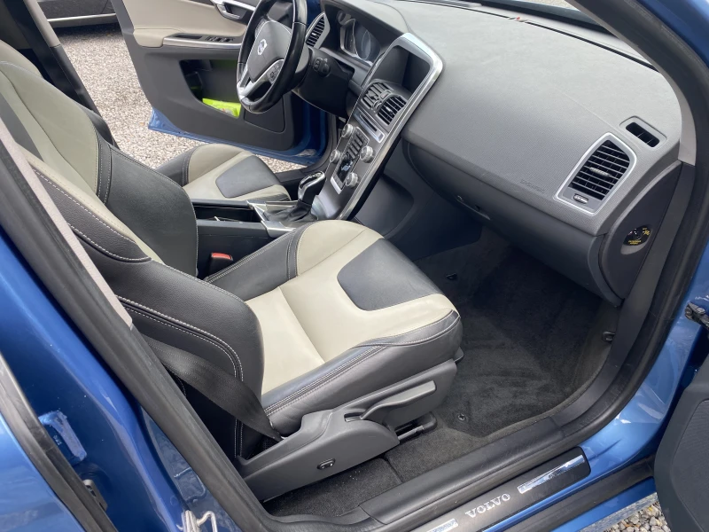 Volvo XC60 D4 AWD, снимка 11 - Автомобили и джипове - 53110879