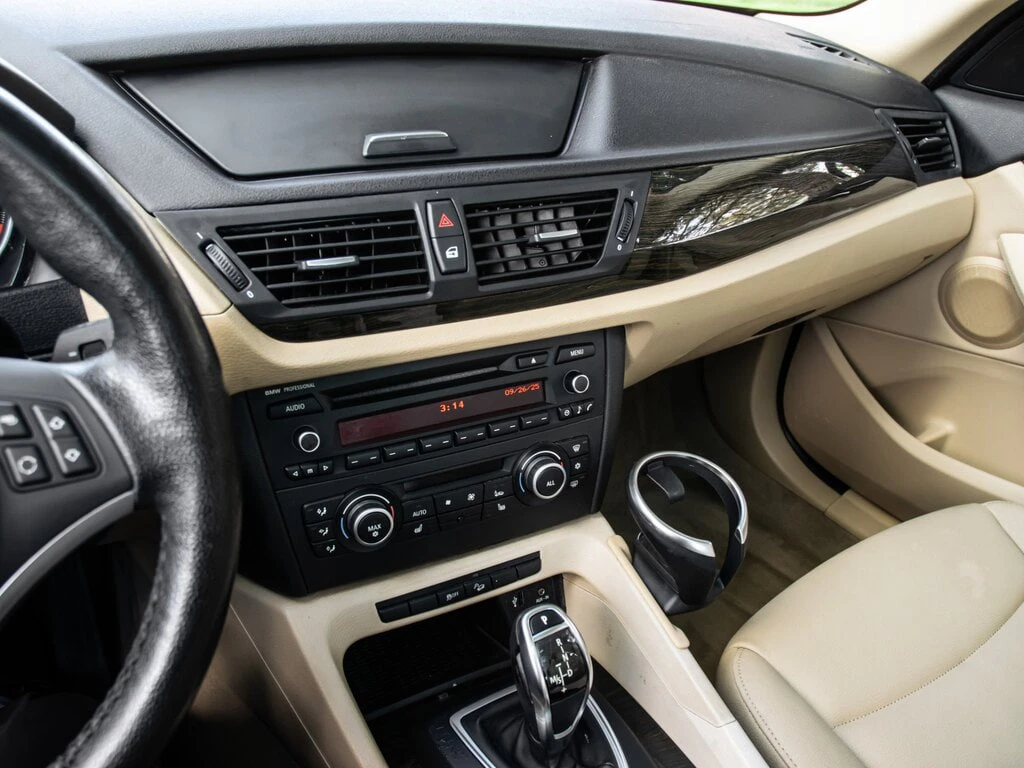 BMW X1 * АВТО КРЕДИТ* ЦЕНА ДО БГ * Сервизна история *  - изображение 10