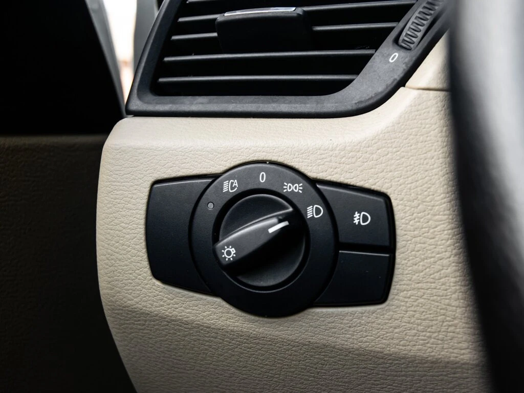 BMW X1 * АВТО КРЕДИТ* ЦЕНА ДО БГ * Сервизна история *  - изображение 9