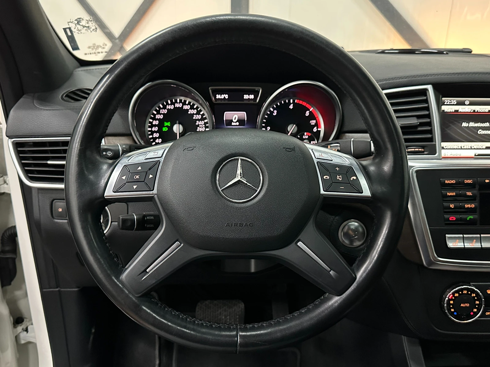 Mercedes-Benz ML 350 * AMG* 360* ОБДУХВАНЕ* ПАНОРАМА , снимка 11 - Автомобили и джипове - 53035963