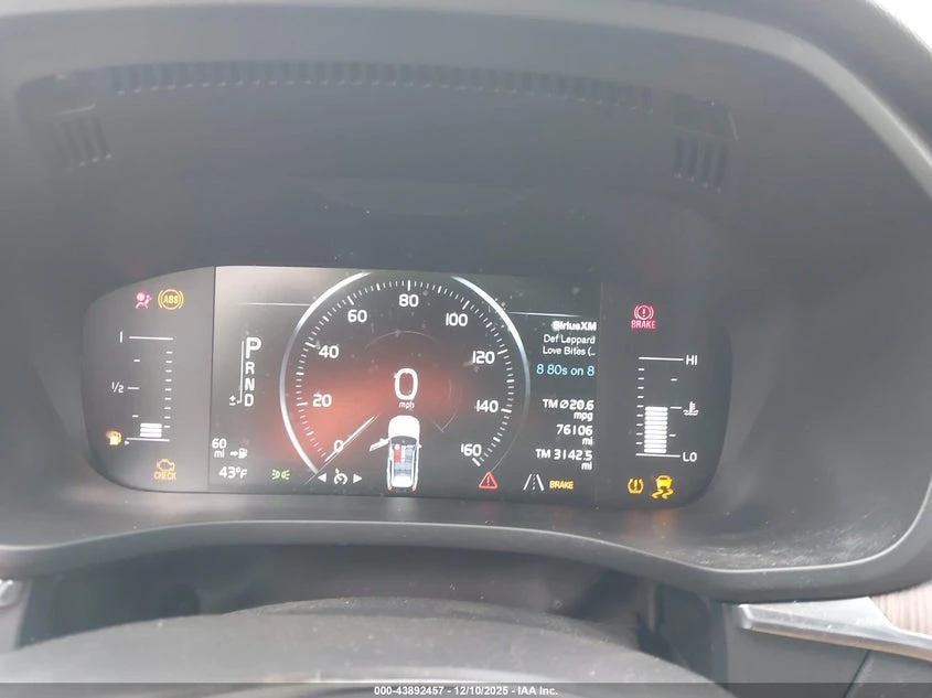 Volvo XC60 2.0l T5 Momentum - изображение 7