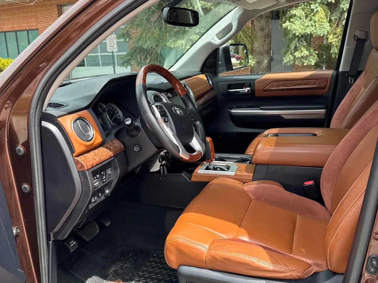 Toyota Tundra Platinum* АВТОКРЕДИТ БЕЗ ПЪРВОНАЧАЛНА ВНОСКА* , снимка 5 - Автомобили и джипове - 54607150