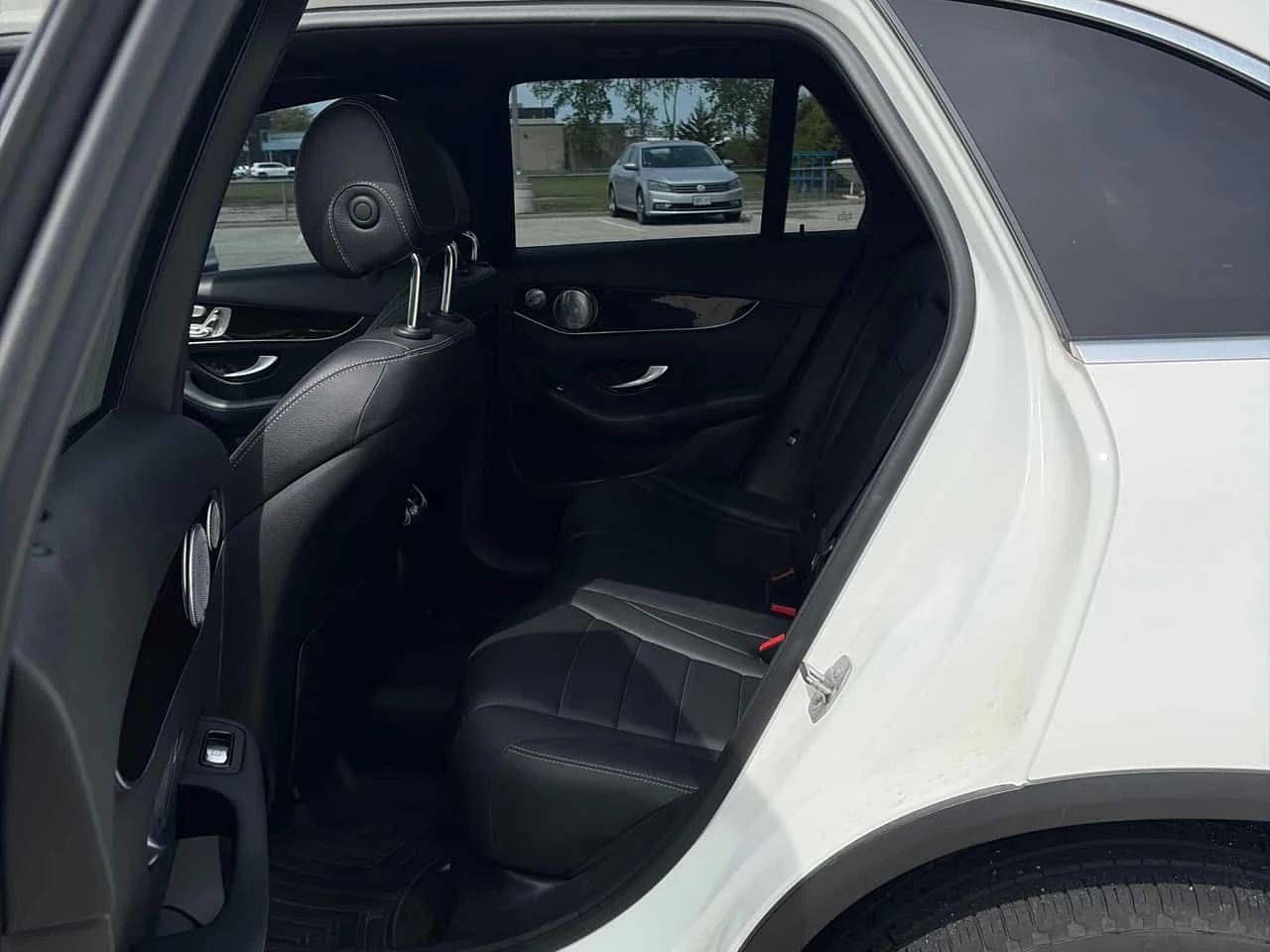Mercedes-Benz GLC 300 BURMESTER/ПОДГРЕВИ/360 КАМЕРИ/ПАНОРАМА, снимка 11 - Автомобили и джипове - 54647294