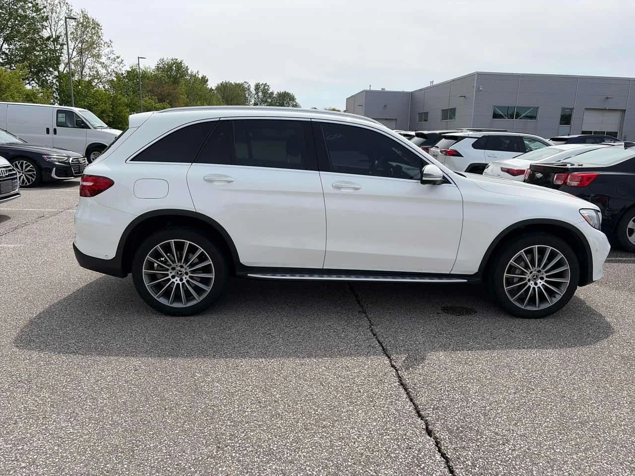 Mercedes-Benz GLC 300 BURMESTER/ПОДГРЕВИ/360 КАМЕРИ/ПАНОРАМА, снимка 4 - Автомобили и джипове - 54647294