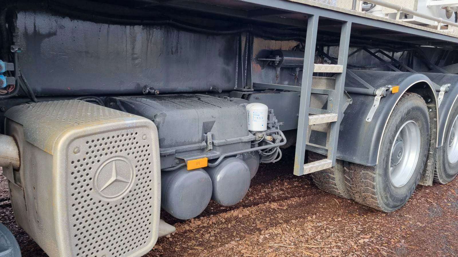 Автовишка Друга марка BRONTO SKYLIFT 40-2T1, снимка 13 - Индустриална техника - 53970866