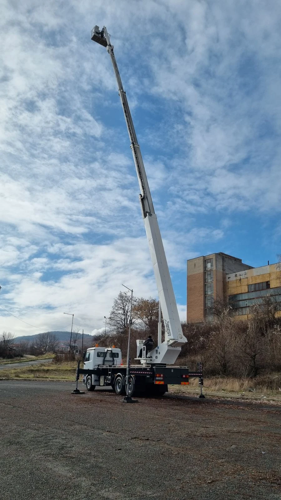 Автовишка Друга марка BRONTO SKYLIFT 40-2T1, снимка 9 - Индустриална техника - 53970866