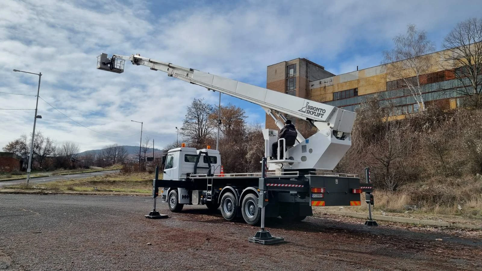 Автовишка Друга марка BRONTO SKYLIFT 40-2T1, снимка 6 - Индустриална техника - 53970866