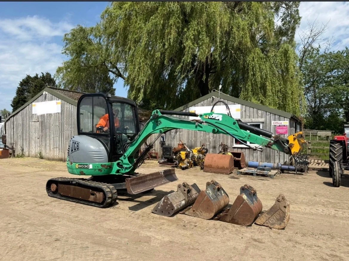 Багер JCB 8030, снимка 2 - Индустриална техника - 54811163