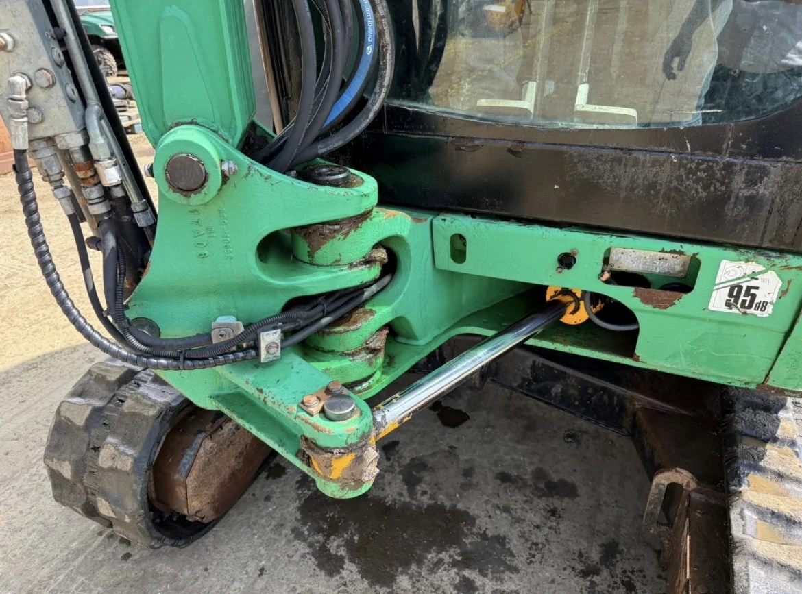Багер JCB 8030, снимка 6 - Индустриална техника - 54811163