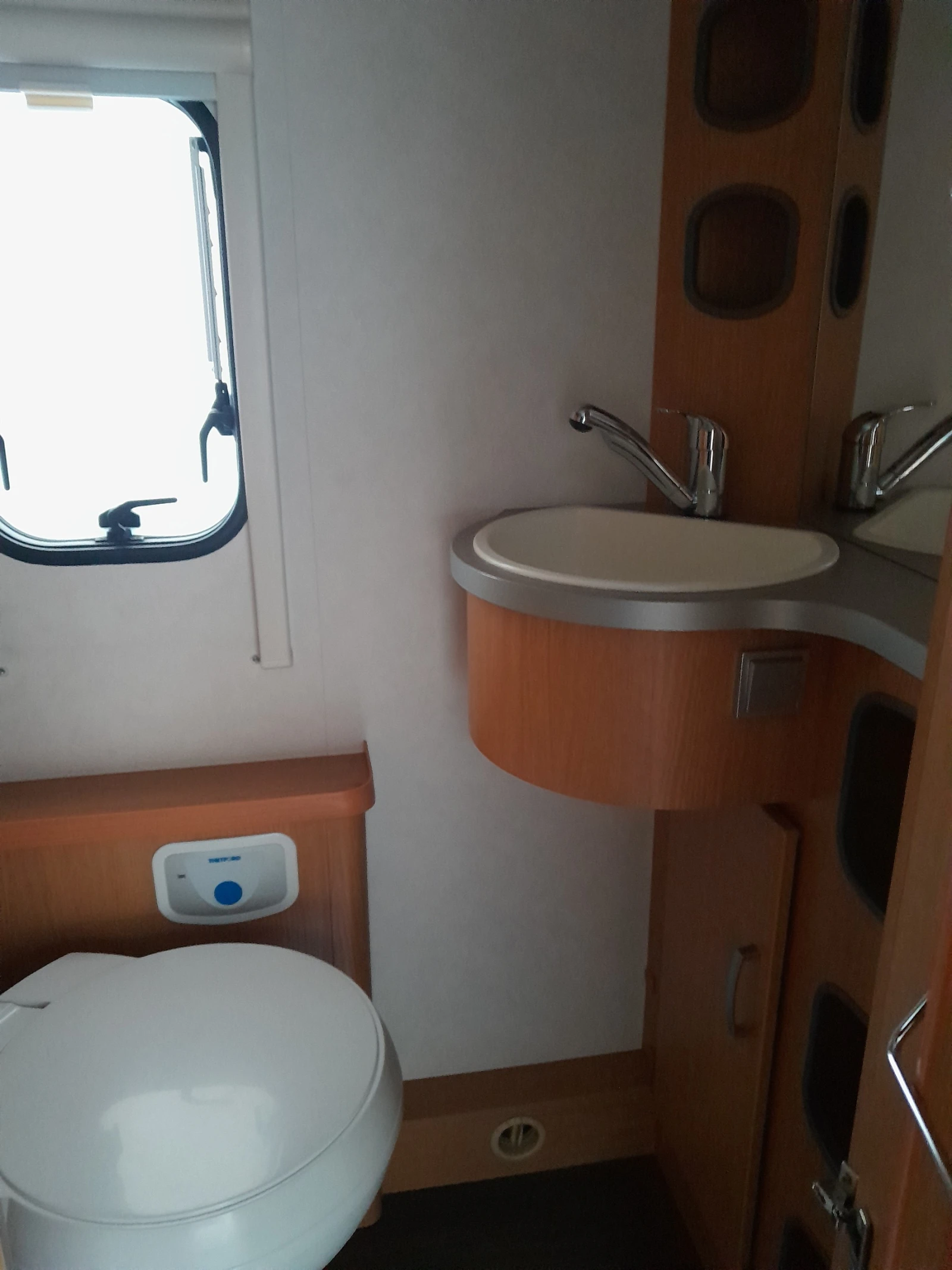 �������� HYMER / ERIBA Feeling 430 | Mobile.bg � ����������� 15