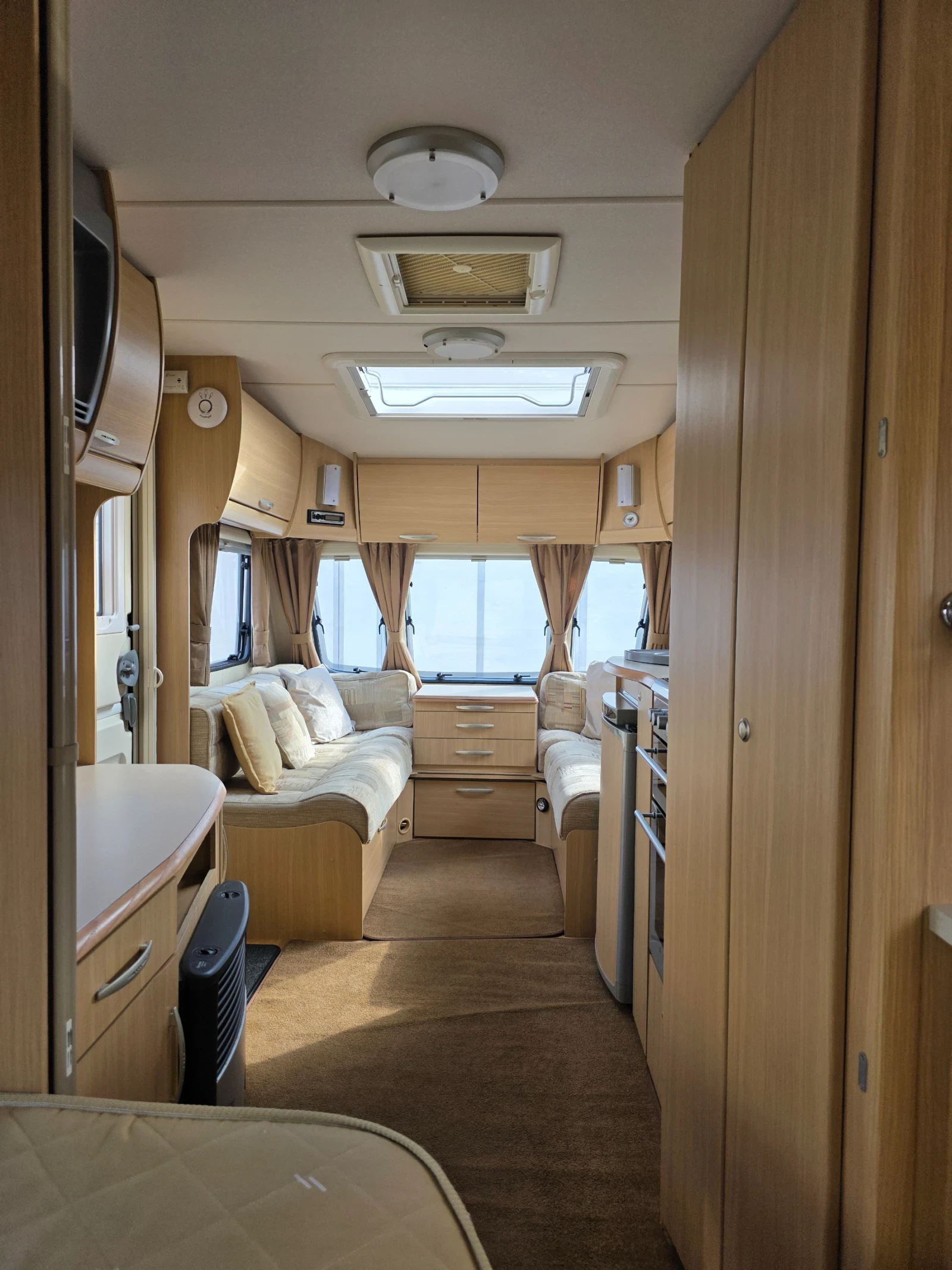 Каравана Swift Abbey Vogue, снимка 17 - Каравани и кемпери - 54113697