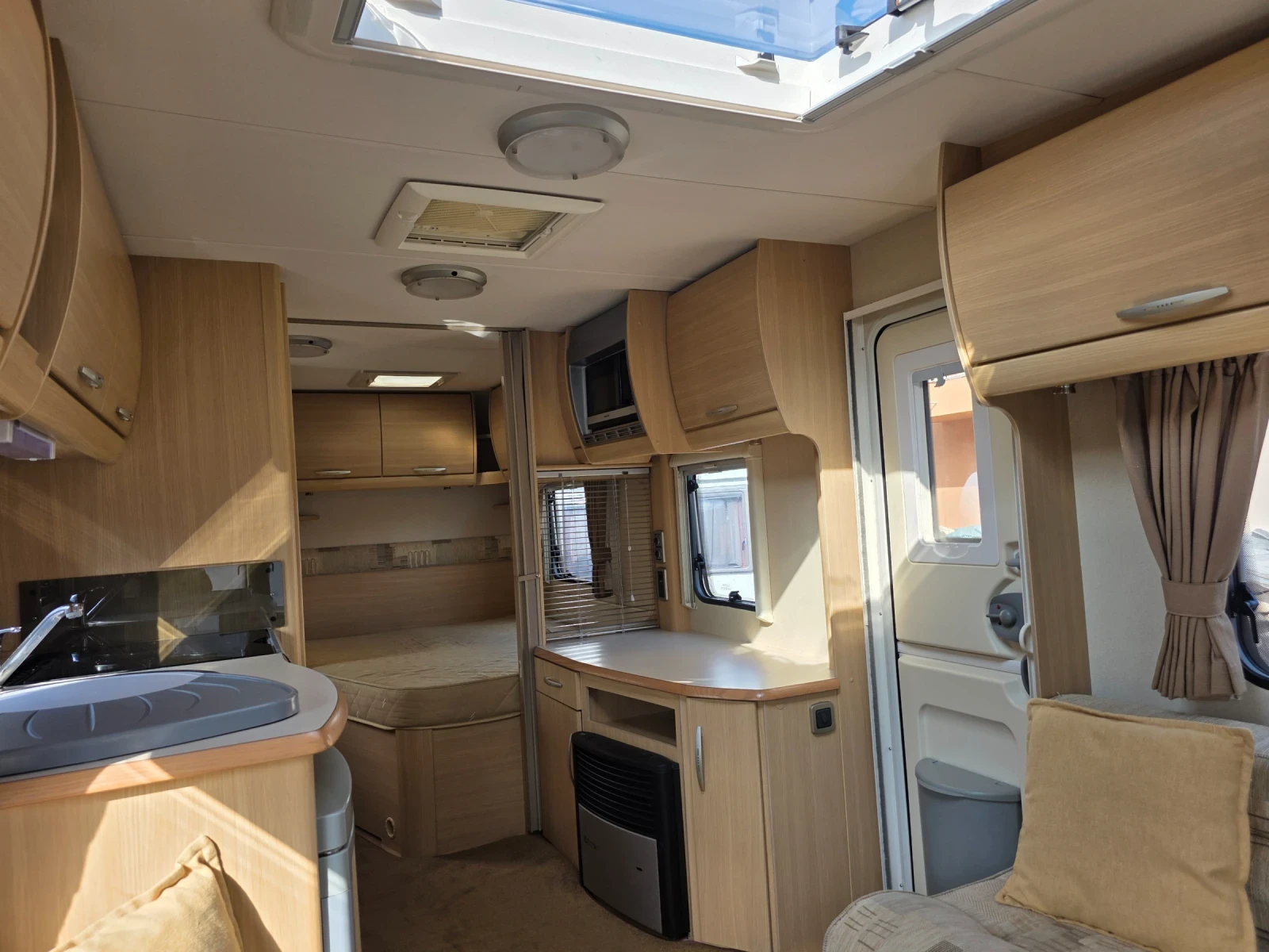 Каравана Swift Abbey Vogue, снимка 5 - Каравани и кемпери - 54113697