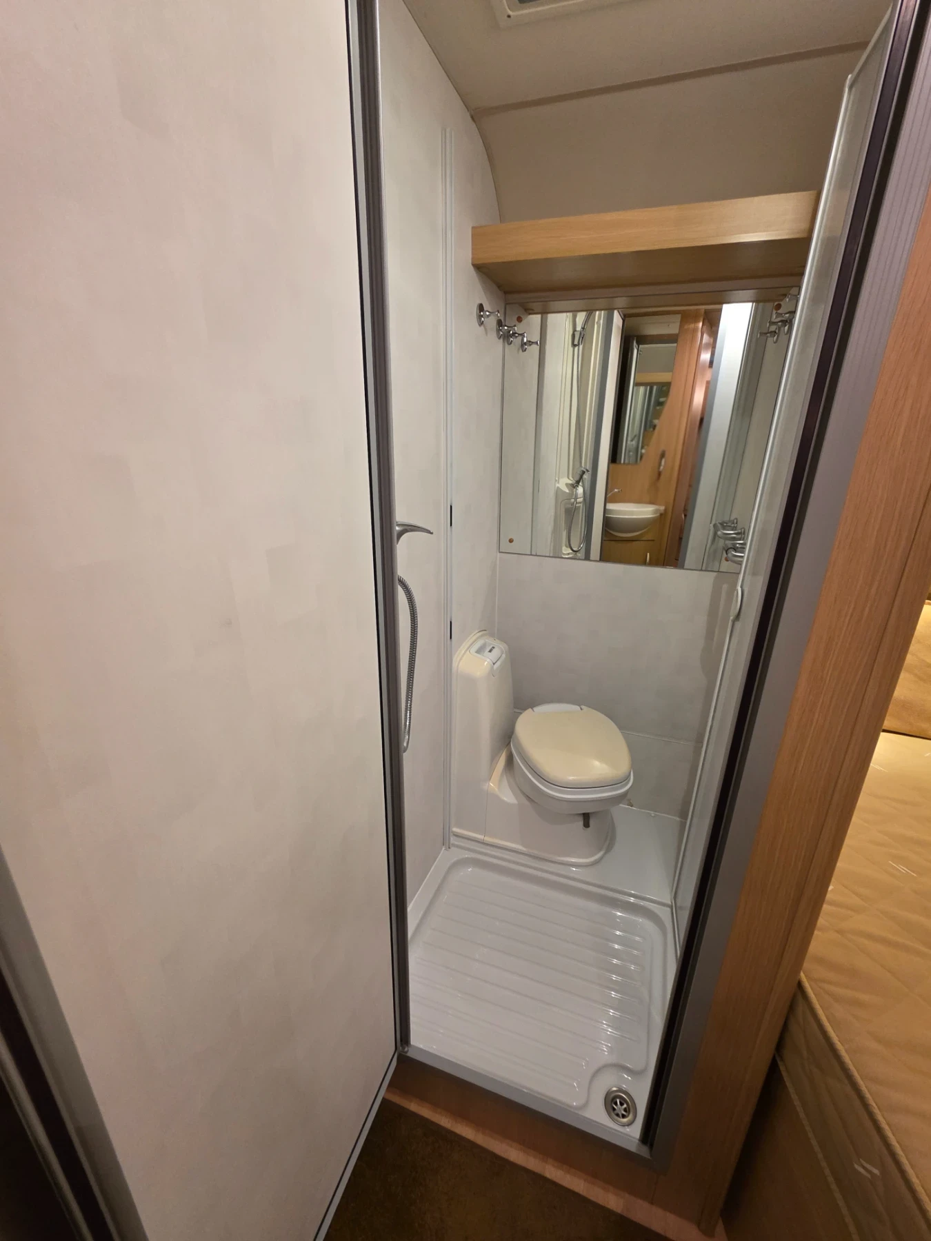 Каравана Swift Abbey Vogue, снимка 12 - Каравани и кемпери - 54113697