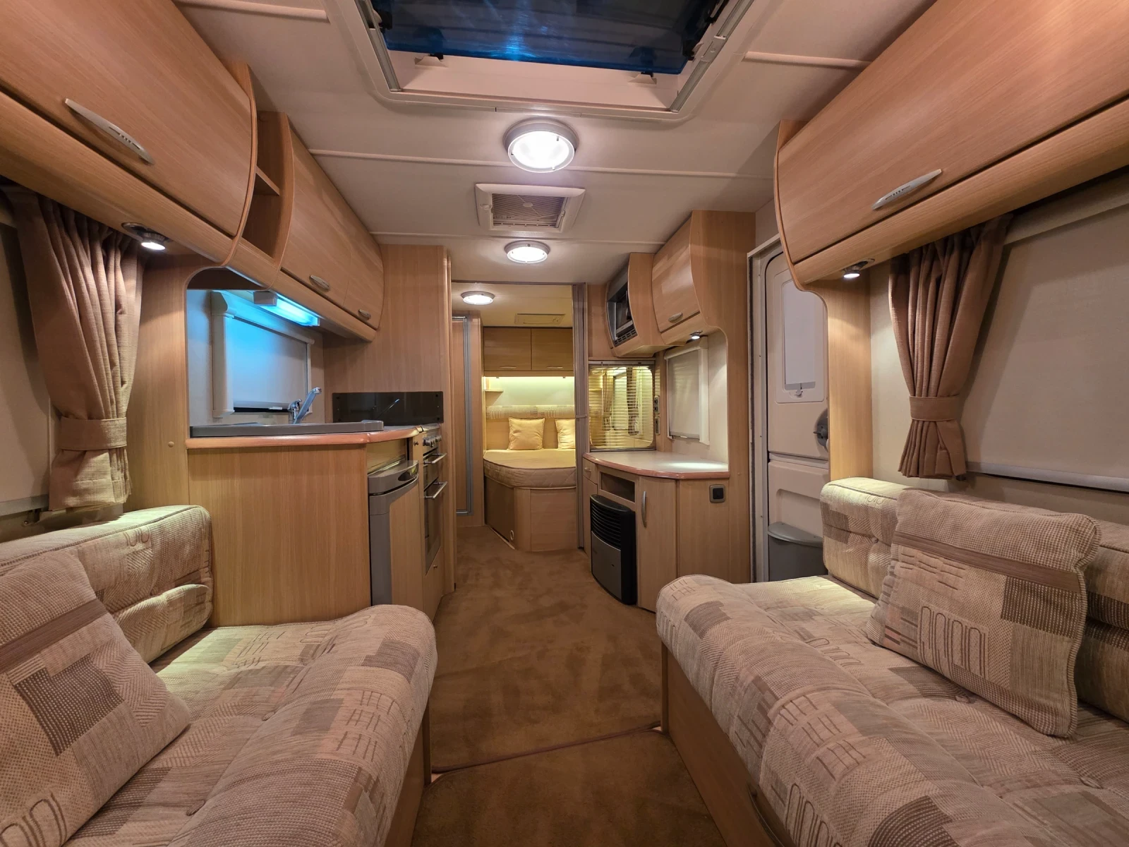 Каравана Swift Abbey Vogue, снимка 15 - Каравани и кемпери - 54113697