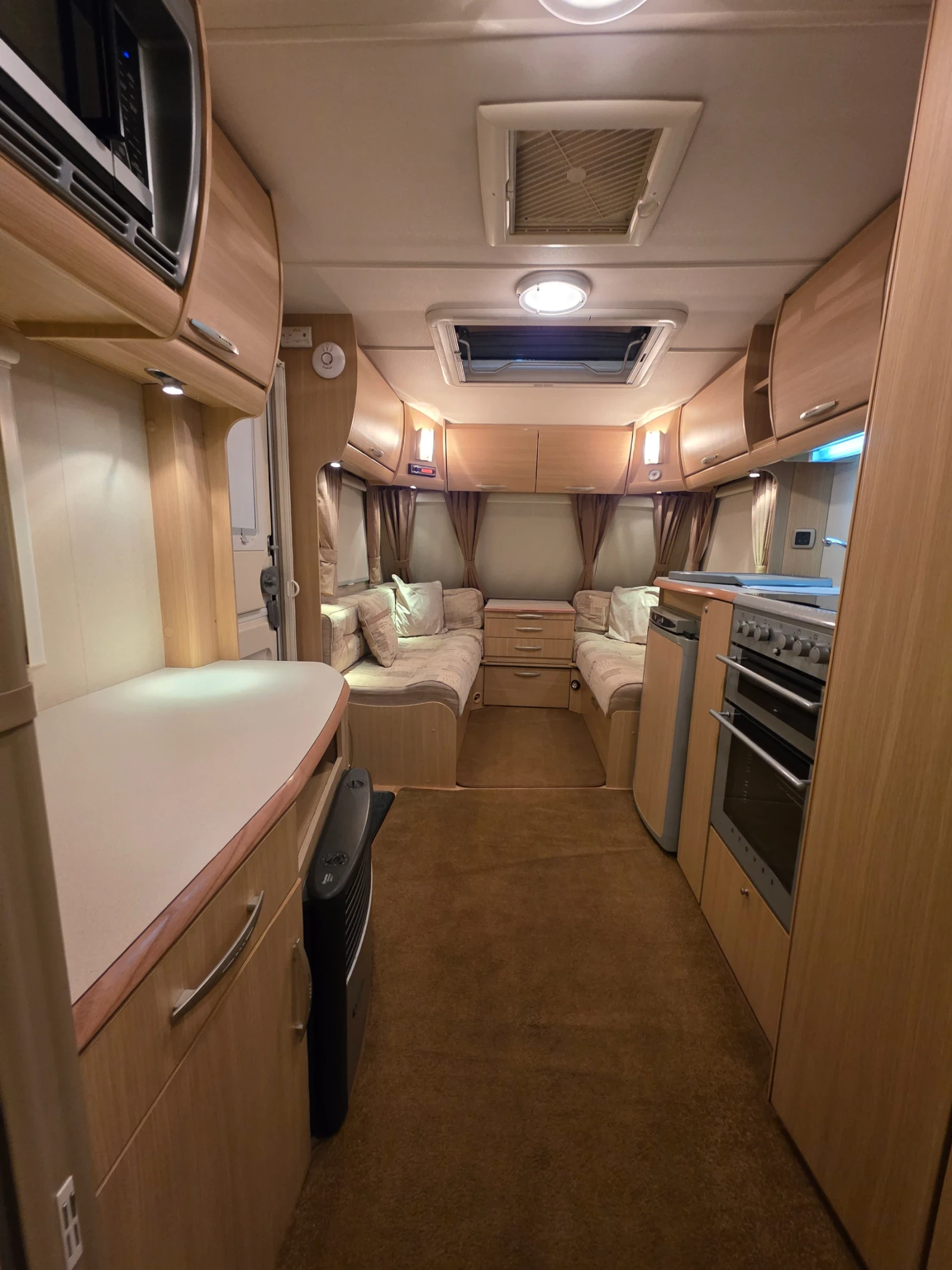 Каравана Swift Abbey Vogue, снимка 11 - Каравани и кемпери - 54113697