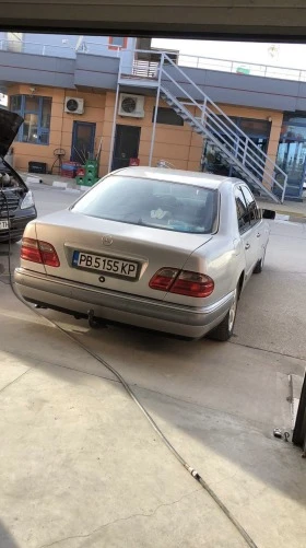 Mercedes-Benz E 290, снимка 2