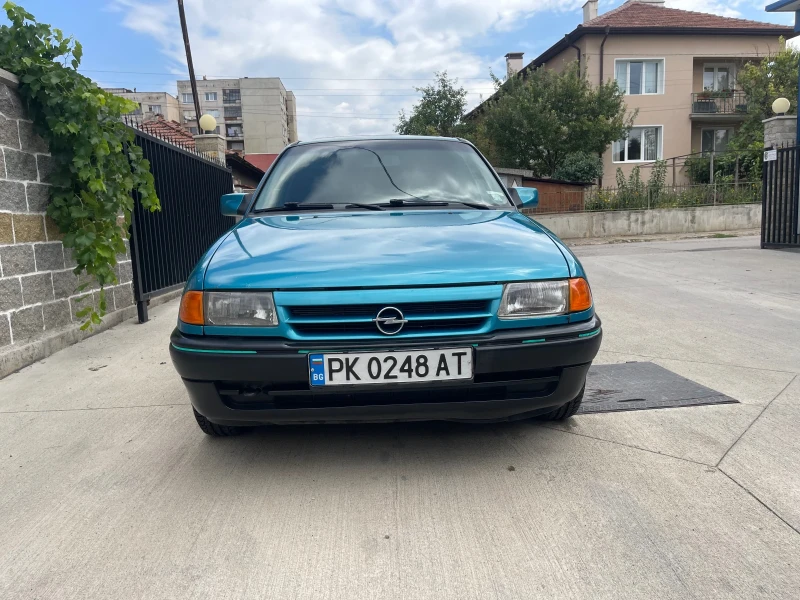 Opel Astra, снимка 2 - Автомобили и джипове - 47092641