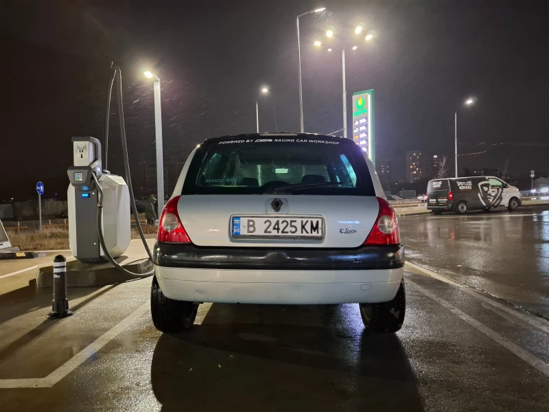 Renault Clio 1.2i / климатик, снимка 4 - Автомобили и джипове - 49186351