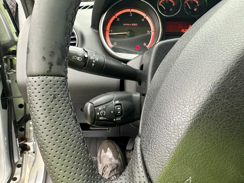 Peugeot 308 1.6 HDI 110 kc, снимка 15 - Автомобили и джипове - 52697185
