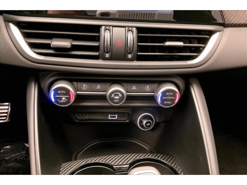 Alfa Romeo Giulia * Quadrifoglio RWD * CARFAX * ЦЕНА ДО БГ, снимка 15 - Автомобили и джипове - 53020600