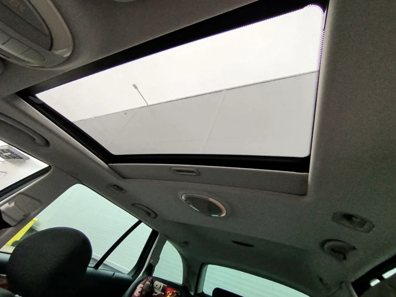 Mercedes-Benz E 200 Kompressor LPG, снимка 16 - Автомобили и джипове - 53160897