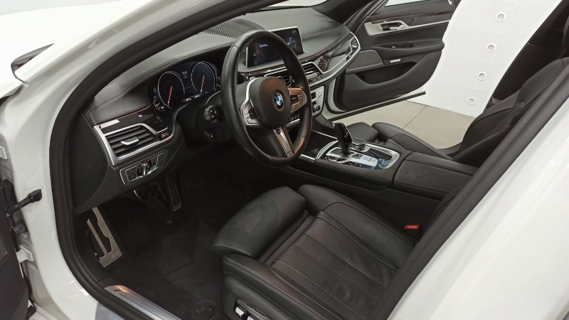 BMW 740 M-PACK Carbon Core/X-drive, снимка 7 - Автомобили и джипове - 41901104